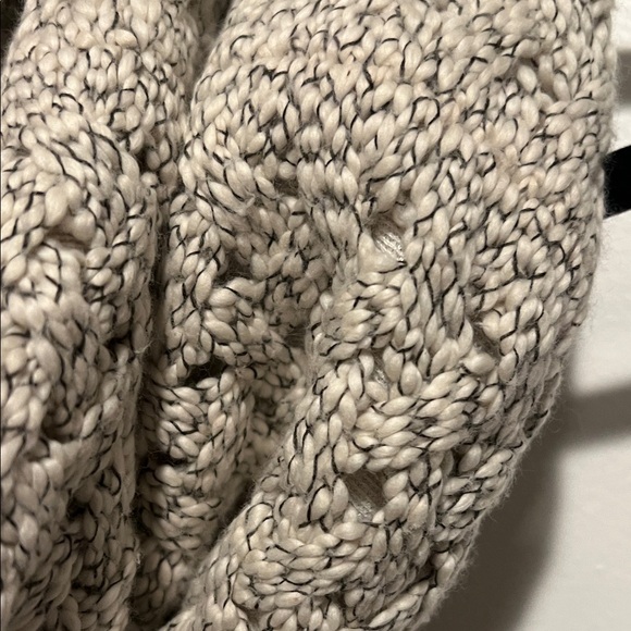 Eddie Bauer Textured Knit Scarf in Gray - Picture 3 of 7